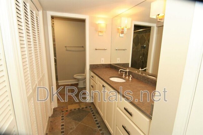 Building Photo - 82 Montre Square NW