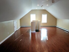 Building Photo - 17 Dunlap St