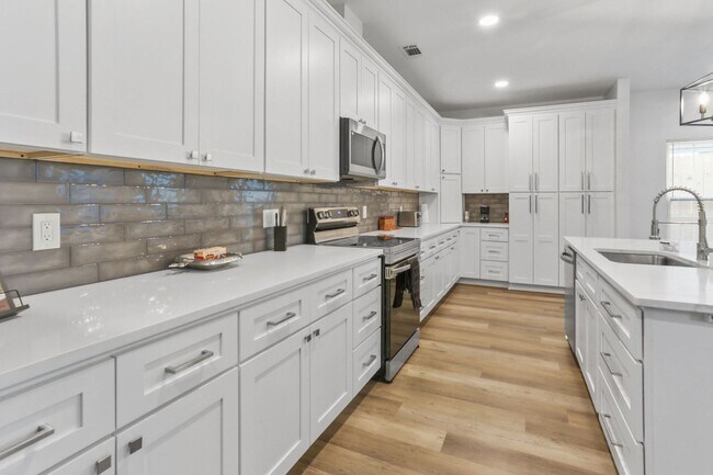 Building Photo - 417 Bedford Dr