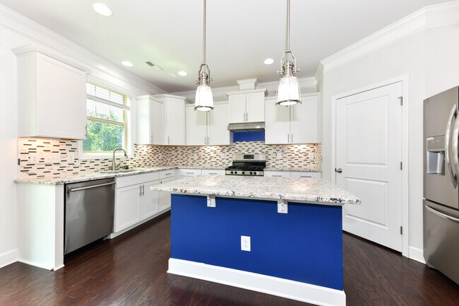 Building Photo - 406 Fairmile Dr