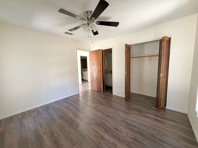 Building Photo - 7419 Canterbury St