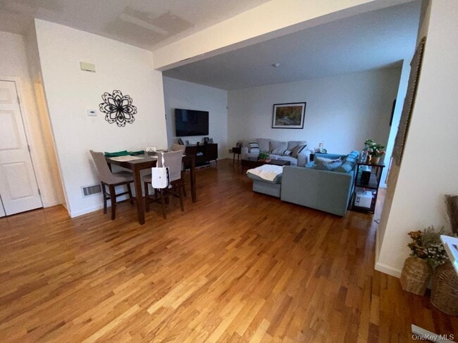 Building Photo - 213 Arlington Ct