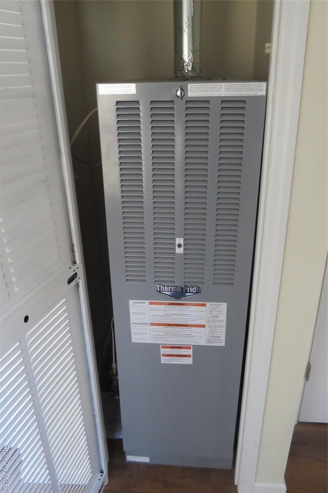 Building Photo - 723 Beekman Rd