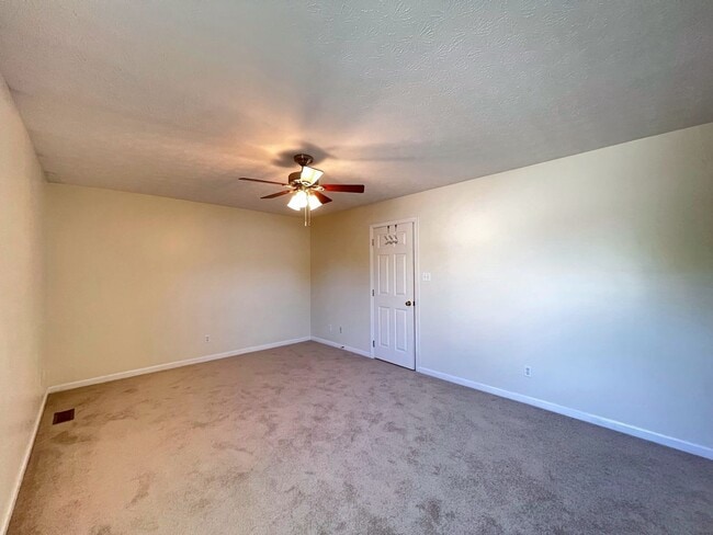 Building Photo - SITUATED IN HALLS IN CROSSROADS NORTH...3 ...
