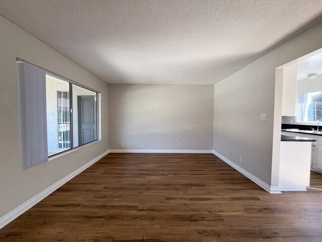 Interior Photo - 372 Freeman Ave