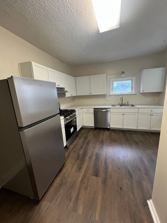 Building Photo - Newly renovated 2 bedroom House near Carlisle school complex