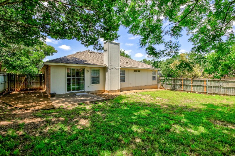 Building Photo - 1806 Oakmont Ln