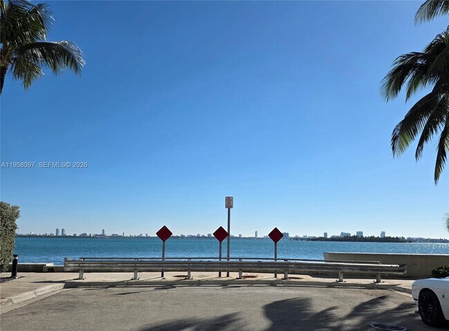 Building Photo - 471 NE 25th St