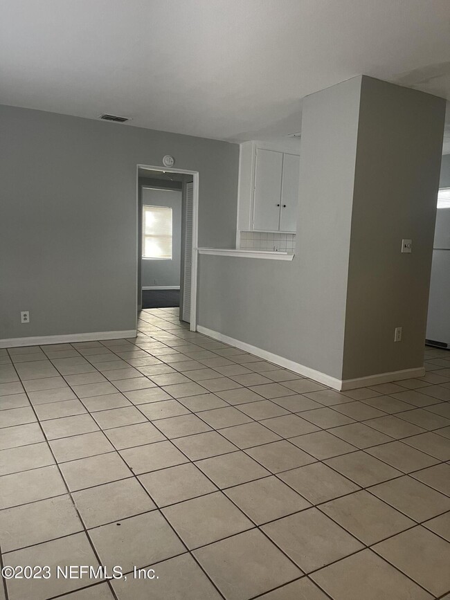 Building Photo - 5467 Windermere Dr