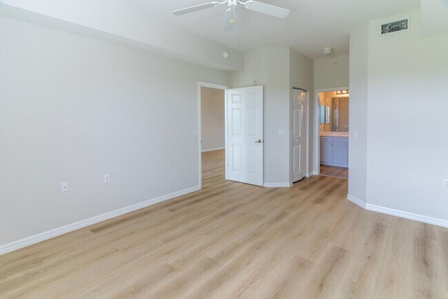 Building Photo - Available Now – Annual Rental with Golf Me...