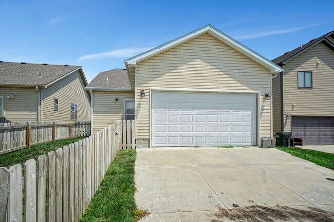 Building Photo - Home with newly finished basement!