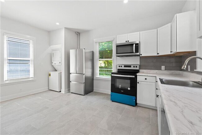 Building Photo - 318 Humphrey St