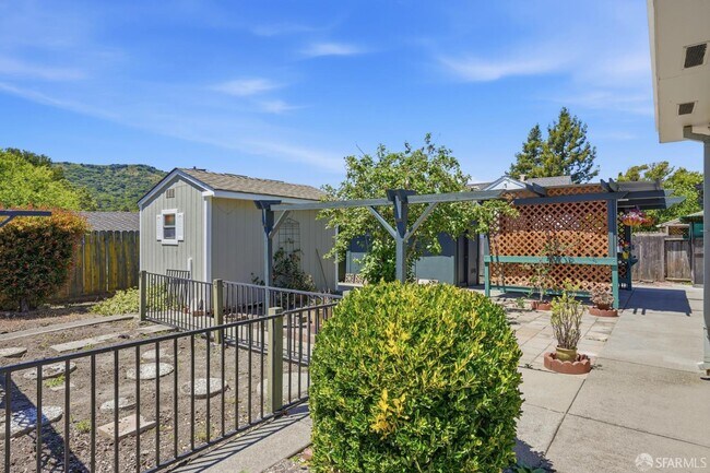 Building Photo - 5880 Olinda Rd