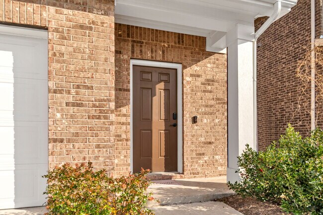 Building Photo - 2119 Hamilton St