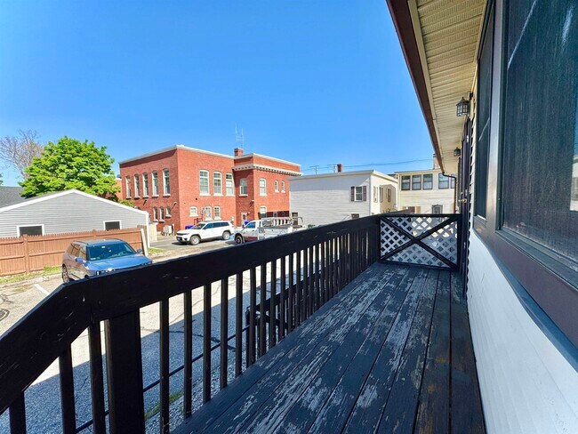 Building Photo - 118 Belmont St