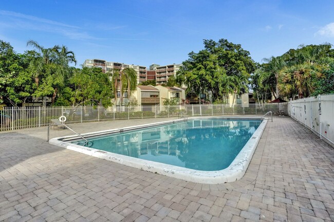 Building Photo - 2Bed/2Bath