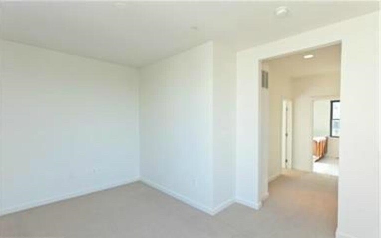 Building Photo - 117 Station North Mews