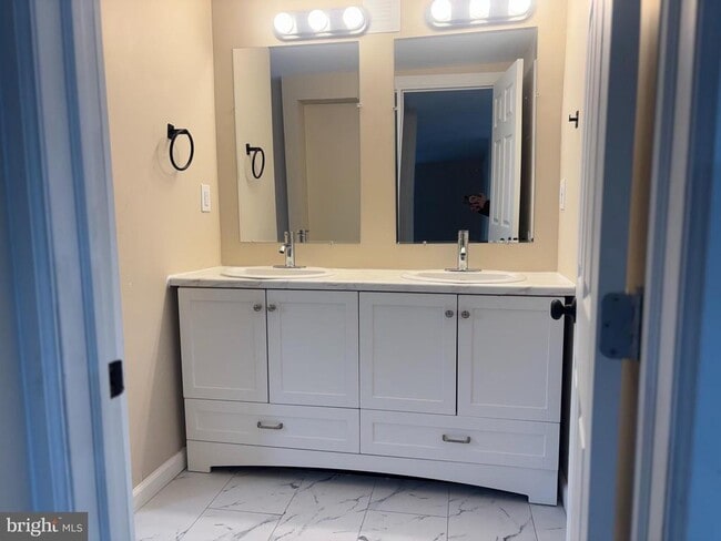 Building Photo - 14 West Ave