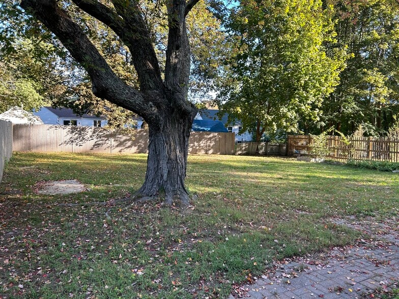 Building Photo - 189 Colonial Dr