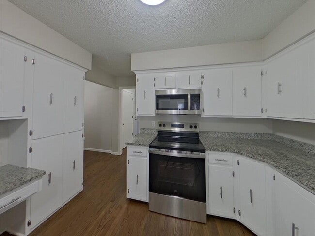 Building Photo - 931 Market St S