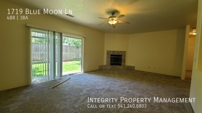 Building Photo - 1719 Blue Moon Ln