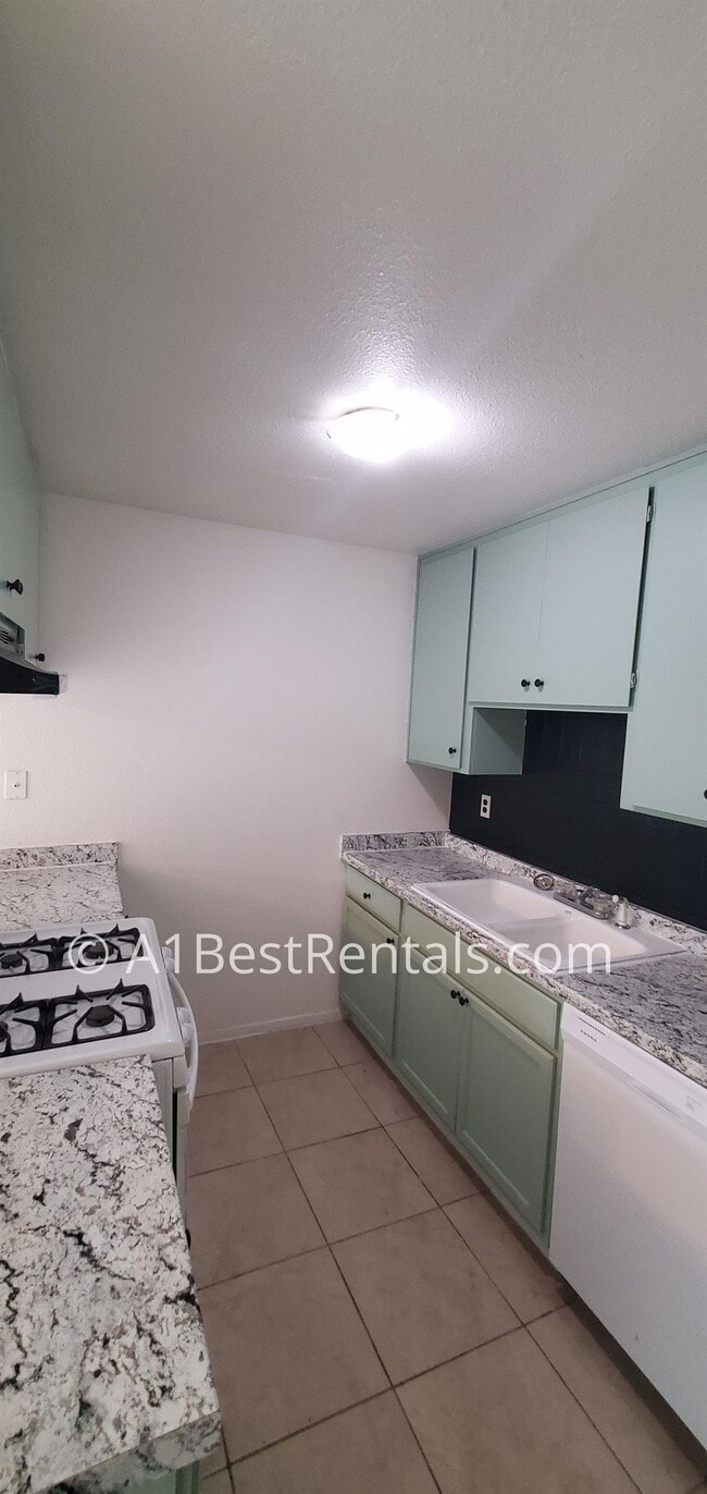 Building Photo - 233 Carmillita Way