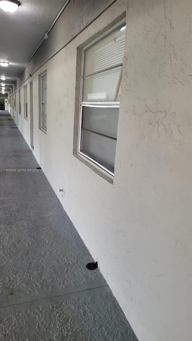 Building Photo - 5100 SW 41st St