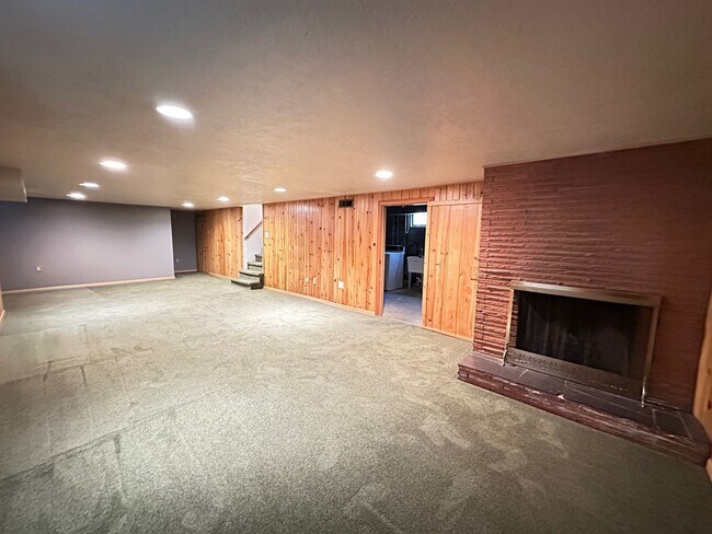Building Photo - Northwest Area 3 Bedroom 2 Bath Rancher