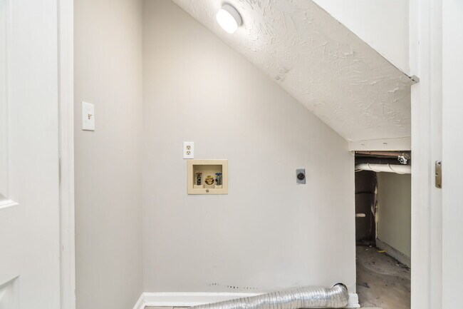 Building Photo - 118 Ladbrook Ln