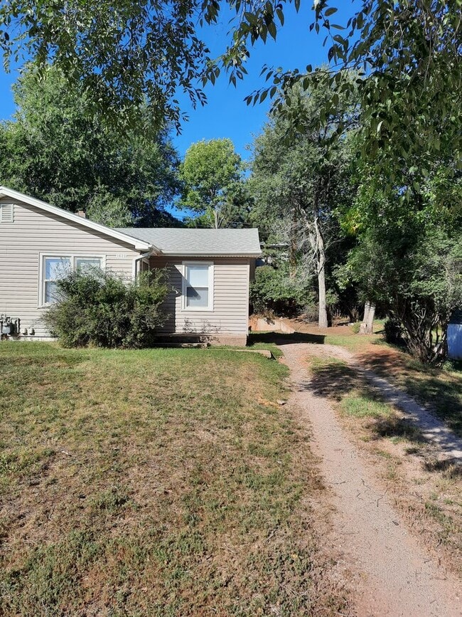 Building Photo - 2 BED | 1 BATH | DUPLEX | WEST