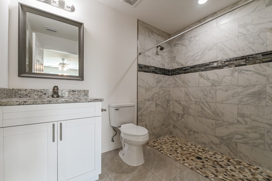 Building Photo - 106 NW 24th Terrace