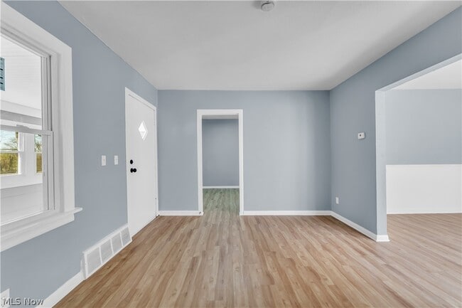 Building Photo - 1401 E 219th St