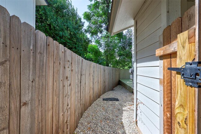 Building Photo - 3438 Willowrun Dr