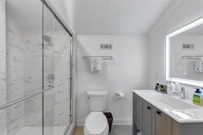 Building Photo - 4222 Rickenbacker Dr NE