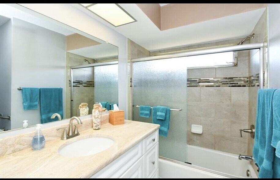 Building Photo - 2876 Captiva Dr