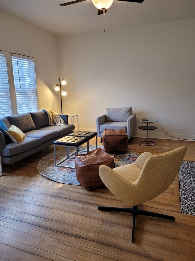 Building Photo - 517 E Johnson St