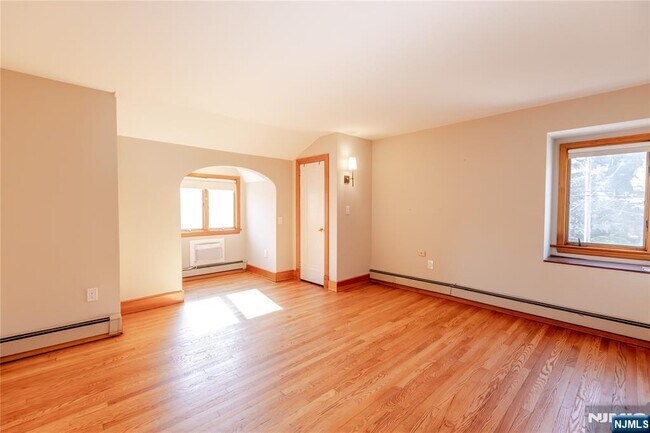 Building Photo - 129 Boulevard