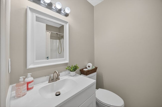 Building Photo - 3 bedroom, 2 bathroom House in Eden!