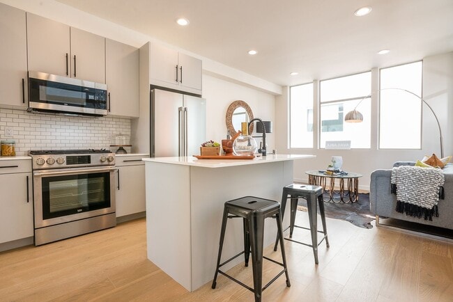 Building Photo - Ballard Townhouse