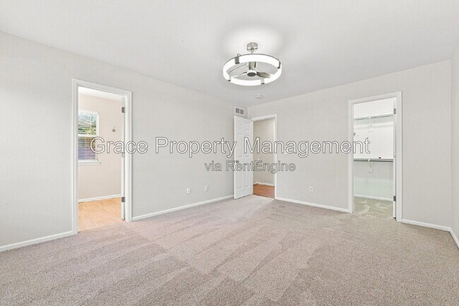 Building Photo - 16041 Bluebonnet Dr