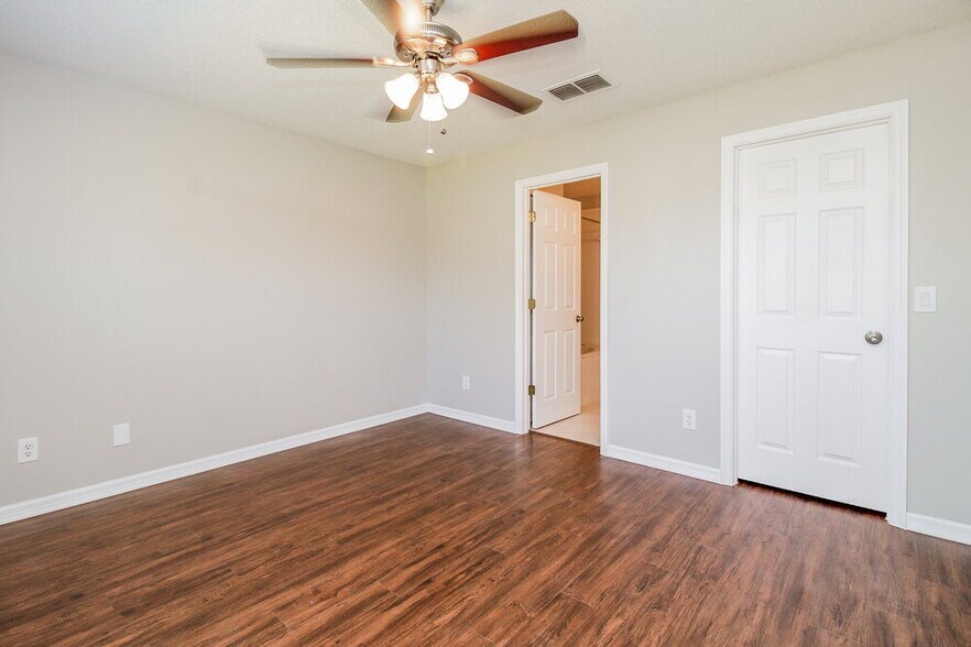 Building Photo - 2100 Mallard Creek Cir