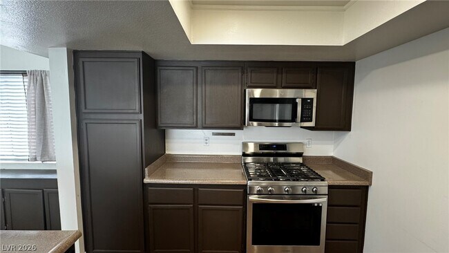 Building Photo - 317 Warmside Dr