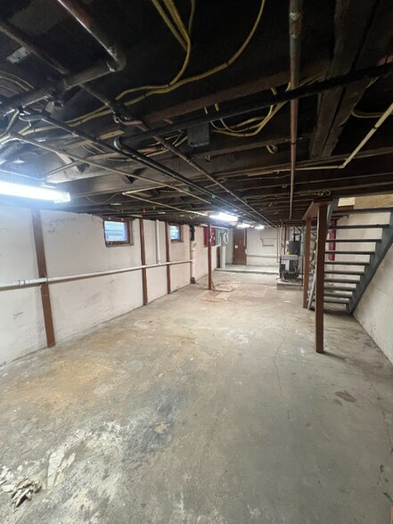 Building Photo - 128-130 Barney St