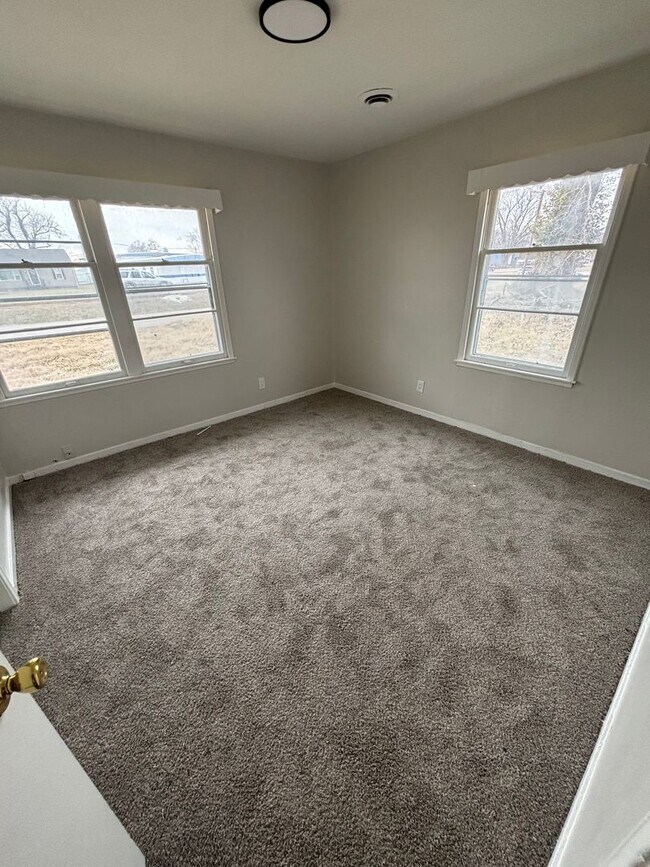 Building Photo - 21 Dora Dr