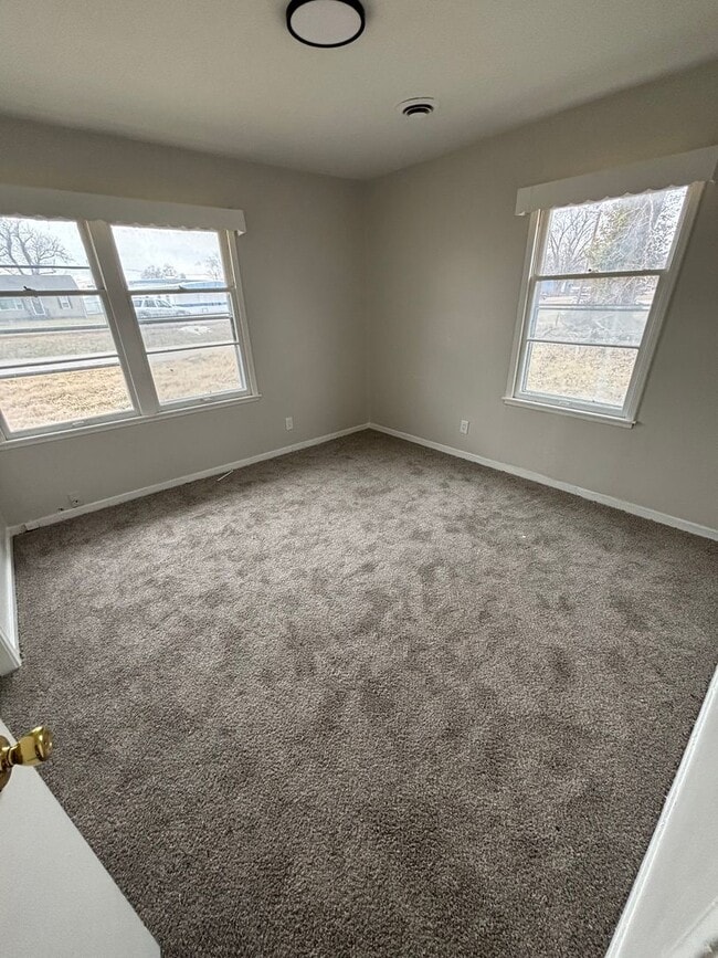 Building Photo - LIMITED TIME**NO APPLICATION FEE**1/2 OFF DEPOSIT**