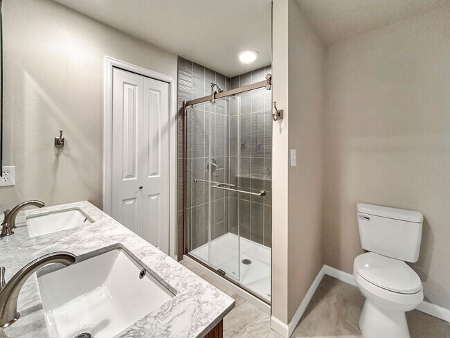 Building Photo - $0 DEPOSIT OPTION. 4 BED 3 BATH IN HAMPDEN HEIGHTS!