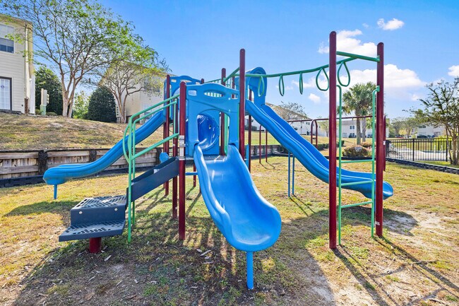 Building Photo - 759 Majestic Dr