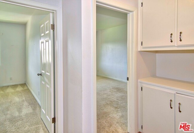 Building Photo - 521 Montana Ave