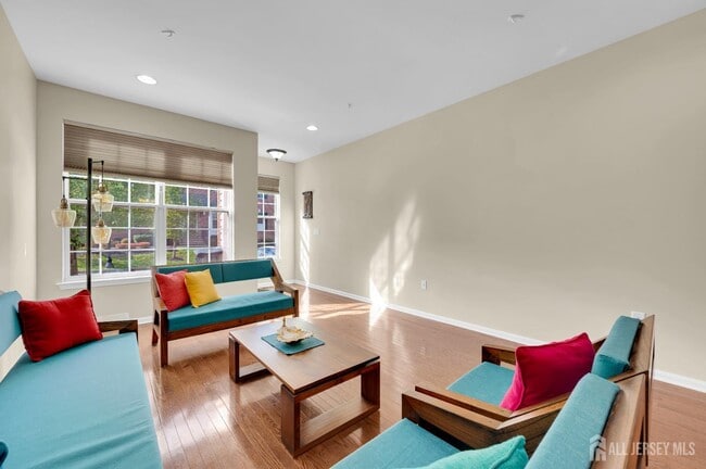 Building Photo - 304 Cambridge Dr