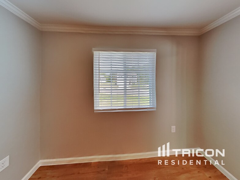 Building Photo - 3007 Stauton Dr